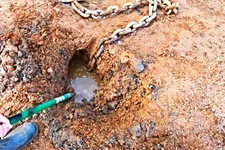 Man Found Buried Chain in Yard, Pulls It Up and Jumps Back in Awe