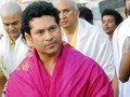 Master blaster Tendulkar bows to pray, visits temple in Tirupati